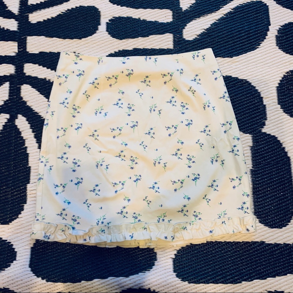 Urban Outfitters • Retro Floral Mini Skirt - Picture 8 of 11